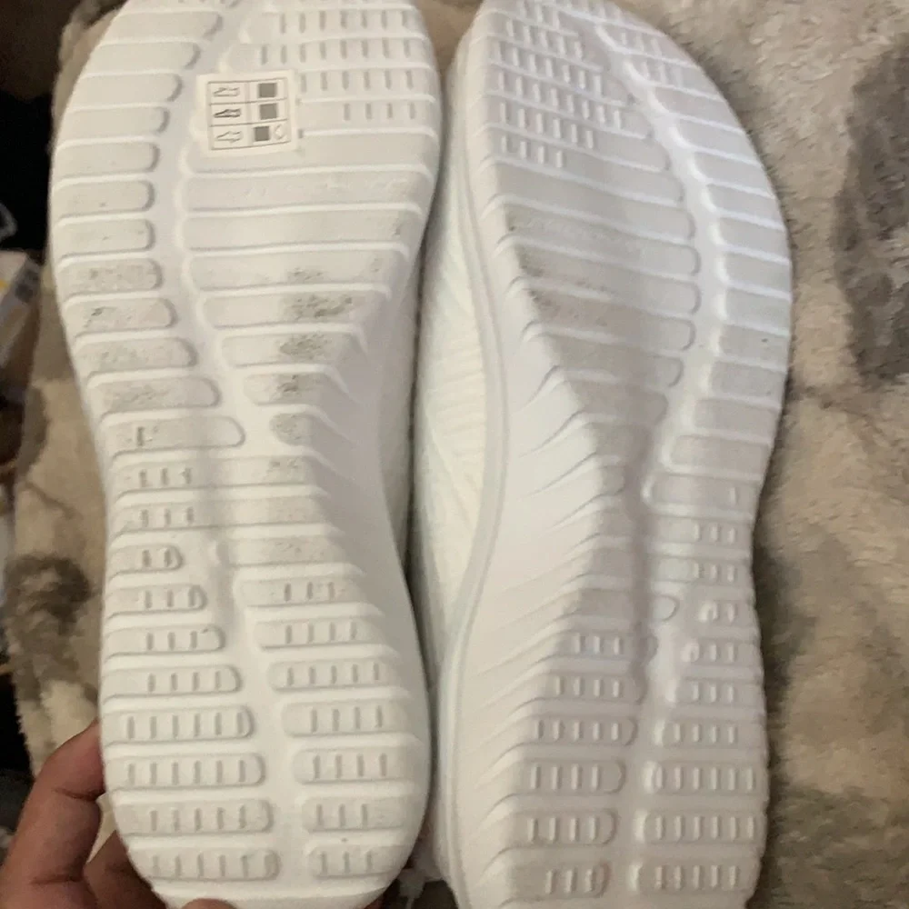Sketchers Size 8  slip on style comfy! - Picture 5 of 7
